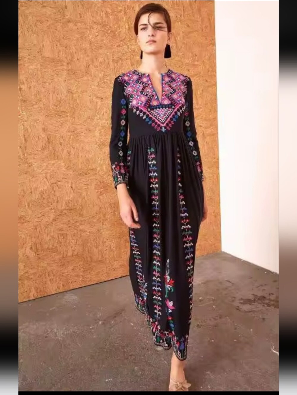 Elegant Black Floral Embroidered Long Sleeve Dress - Picture 16 of 16